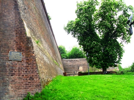 Zitadelle-Nordwall, am Tor